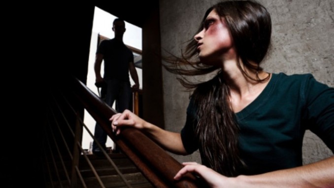 Perseguita per mesi la ex compagna, ai domiciliari 53enne