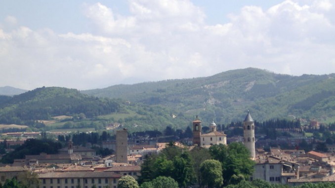 Via san Florido a Città di Castello: in corso la delimitazione del percorso pedonale