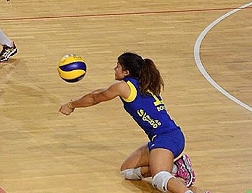 È già tinto di …azzurro il nuovo libero ingaggiato dal San Giustino Volley per il prossimo campionato di B1 femminile. Dalla Amatori Atletica Orago, società del Varesotto, ecco Ilaria Bonvicini, nata a Milano il 28 febbraio 1997 e cresciuta – per ciò che riguarda la pallavolo - nelle giovanili della Viscontini Volley, società della città meneghina, prima del passaggio alla Visette Volley di Settimo Milanese
