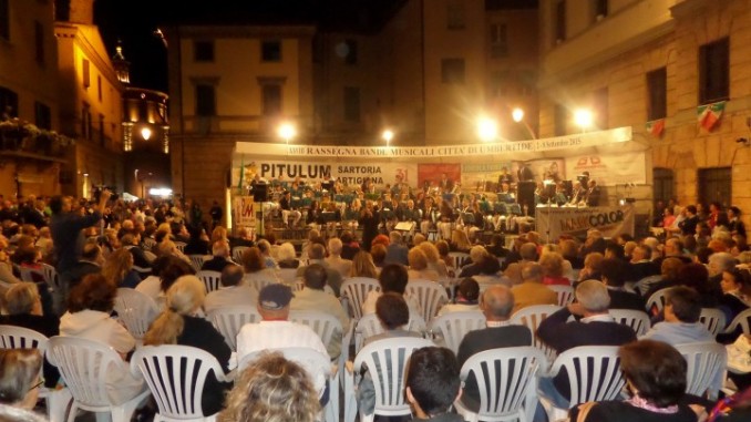 E' stato un vero e proprio spettacolo il concerto della banda cittadina di Umbertide che si è tenuto in piazza Matteotti nel giorno della festività del patrono