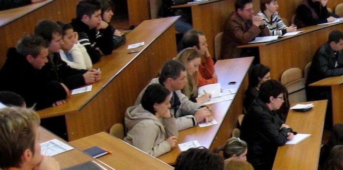 Borse di studio, pubblicato il bando: 10mila euro per gli studenti meritevoli