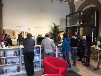 Nel frattempo, il punto prestito e sala lettura a palazzo del Podestà