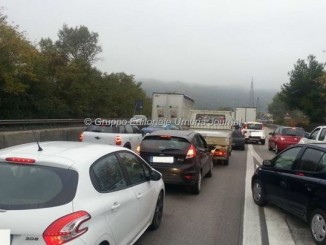 Traffico in tilt sulla E45 per incidente, situazione tornata alla normalità