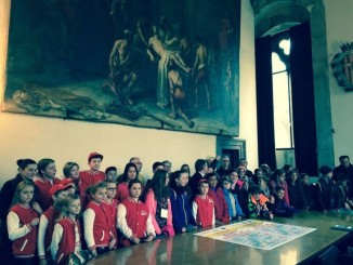 Studenti in Europa con ruzzola e bocce
