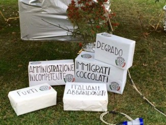 CasaPound Città di Castello, pacchi sotto l’albero di Natale