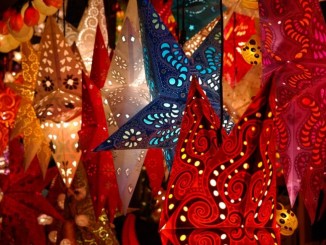 Natale in centro storico, no stop di negozi e mercato