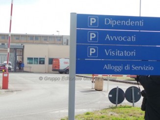 Pugno in faccia, aggressore 47enne rimane in carcere