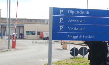 Pugno in faccia, aggressore 47enne rimane in carcere