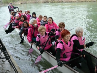 Donne operate al seno, riabilitazione a colpi di pagaia su Dragon Boat