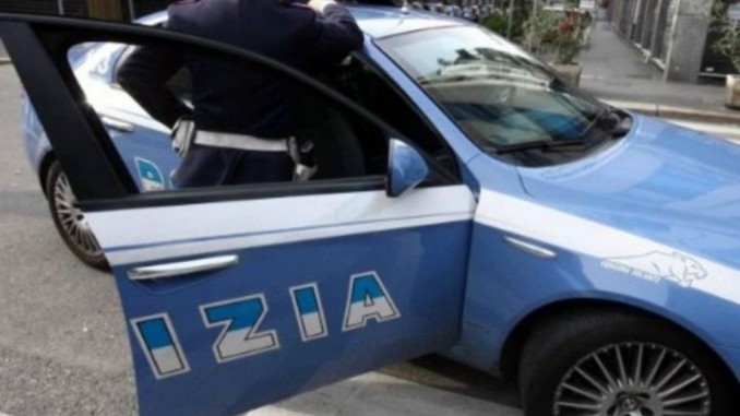 Aggredita con calci e pugni, divieto di avvicinamento per un 48enne che avrebbe tentato di strangolare l'ex compagna