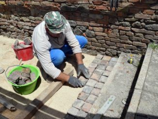 Pavimentazione del Cassero, a castello: via alla posa dei sampietrini