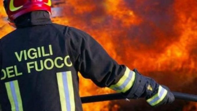 Città di Castello, incendio negozio frutta, potrebbe essere doloso