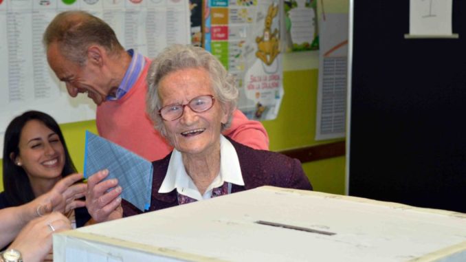 Al voto l'elettore più anziano, Luisa Zappitelli di 104 anni