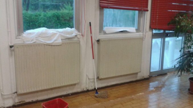 Scuola di La Tina, in fase di ristrutturazione, già allagata