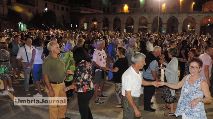 Ballo dei mille per Entrare nel guinness dei primati Città di Castello