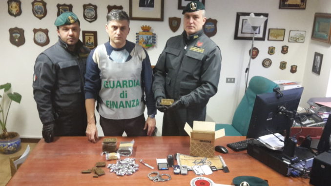Oltre due chili di hashish sequestrati in una abitazione a Umbertide
