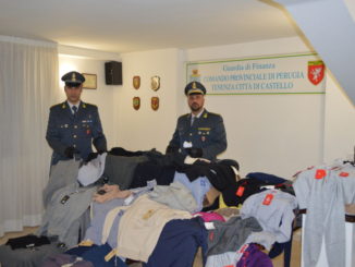 Operazione Cachemire, abbigliamento sequestrato in un negozio a Città di Castello