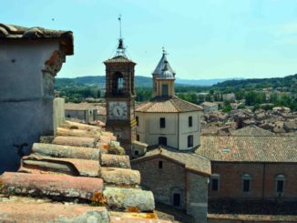Giornata Consapevolezza sull'Autismo, anche Città di Castello aderisce, per l'occasione la Torre Civica in blu