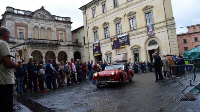 Gran Premio Nuvolari, spettacolare passaggio a Città di Castello dei 315 equipaggi in gara