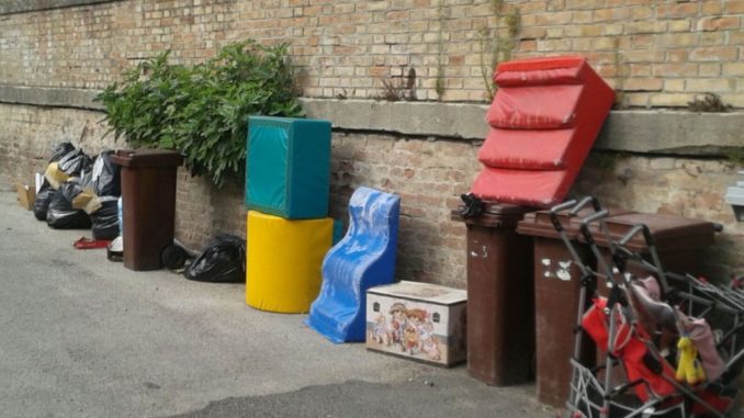 Abbandono rifiuti a San Giustino, problema decoro urbano