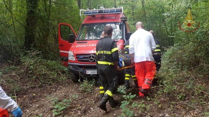 Umbertide, tragedia sfiorata a Umbertide, cercatore di funghi cade nella scarpata