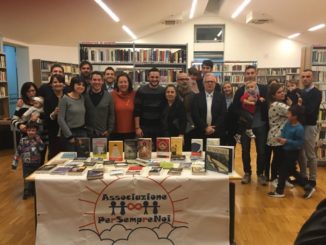 Umbertide, l'associazione Per sempre noi dona libri alla Biblioteca comunale