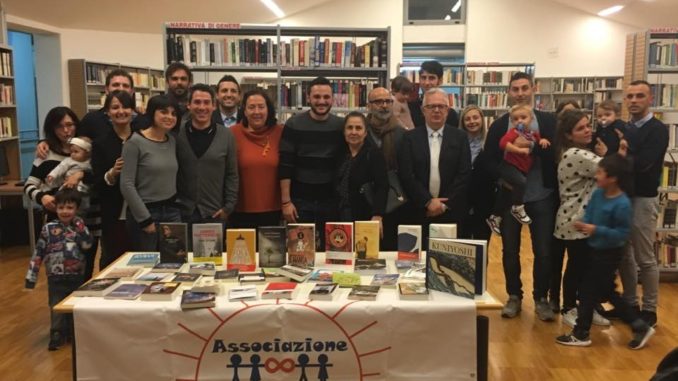 Umbertide, l'associazione Per sempre noi dona libri alla Biblioteca comunale
