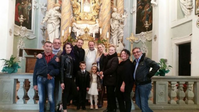 Famiglia di circensi fa battezzare figli a Città di Castello