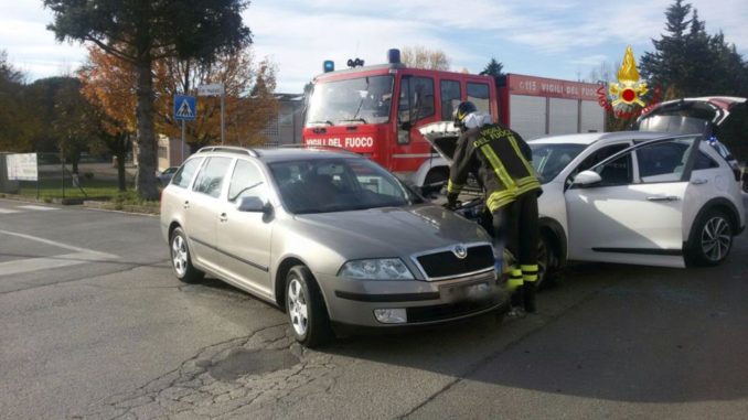 Incidente stradale a Città di Castello, conducenti feriti