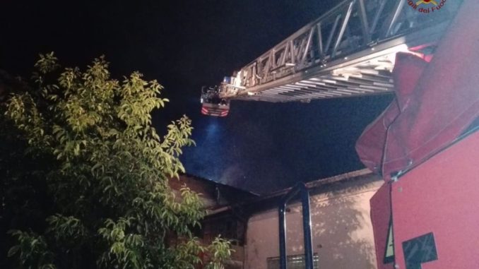 Litigano a Umbertide, scoppia incendio, immigrato muore carbonizzato