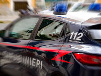 Violenta lite, in tre si scagliano contro una donna, denunciati