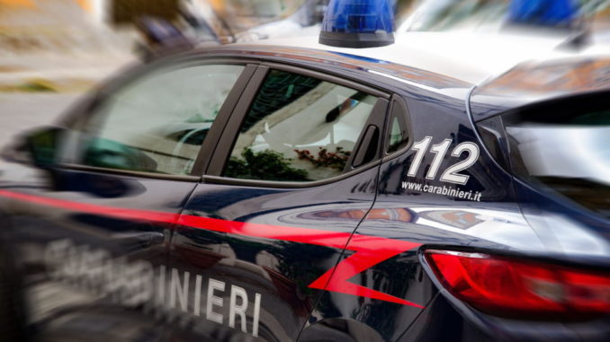 Violenta lite, in tre si scagliano contro una donna, denunciati