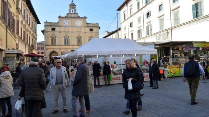 Oltre trecento cosmetici sequestrati da Finanza alle Fiere di San Florido