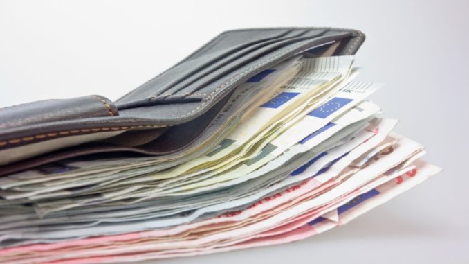 Trova portafoglio a Umbertide con 1500 euro dentro e lo restituisce