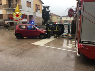 Due feriti lievi due auto coinvolte incidente stradale a Città di Castello