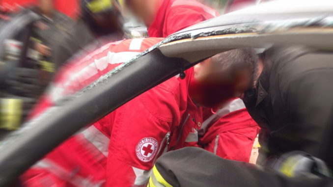 Due feriti auto fuori strada su E45 incidente stradale Città di Castello