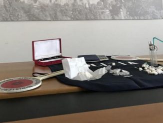 Consegnava droga a domicilio Polizia arresta spacciatore e ne denuncia 5