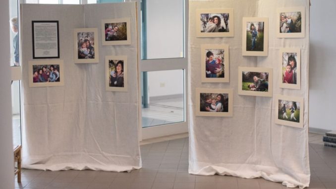 Indossare il proprio bambino, mostra all’ospedale di Città di Castello
