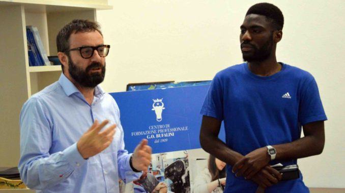 Hassan Ahmed, migrante venuto con barcone vuole diventare imprenditore in Italia