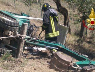 Incidente sul lavoro si ribalta mezzo, operaio muore in ospedale