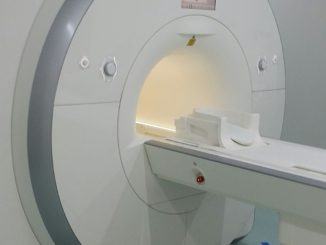 Pugno dopo partita a carte lieve miglioramento per anziano copit dice tac