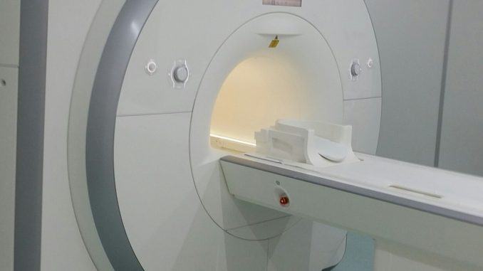Pugno dopo partita a carte lieve miglioramento per anziano copit dice tac