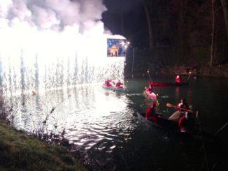 Canoa Club da record con i «Babbo Natale» lungo il Tevere