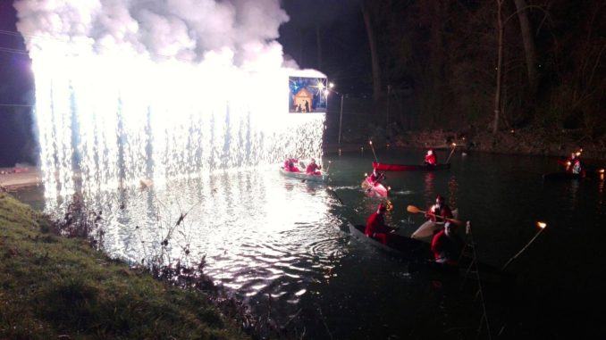 Canoa Club da record con i «Babbo Natale» lungo il Tevere