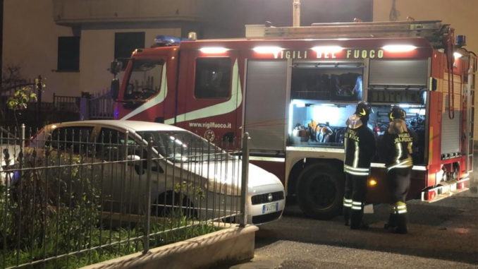 Fiamme in un appartamento di via Don Minzoni a Castello, un ustionato
