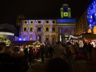 Natale al villaggio tirolese, ad Arezzo feste natalizie con baita, Babbo Natale e Lego