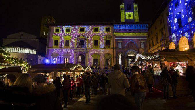 Natale al villaggio tirolese, ad Arezzo feste natalizie con baita, Babbo Natale e Lego