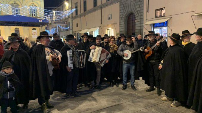 Successo per la Pasquella regalata ogni anno dal rione Mattonata