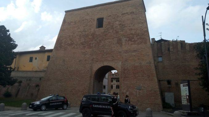 Controlli Covid19, sputa carabiniere e scappa via, fermato