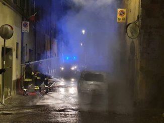 Incendio nella notte in via dei Casceri a Città di Castello